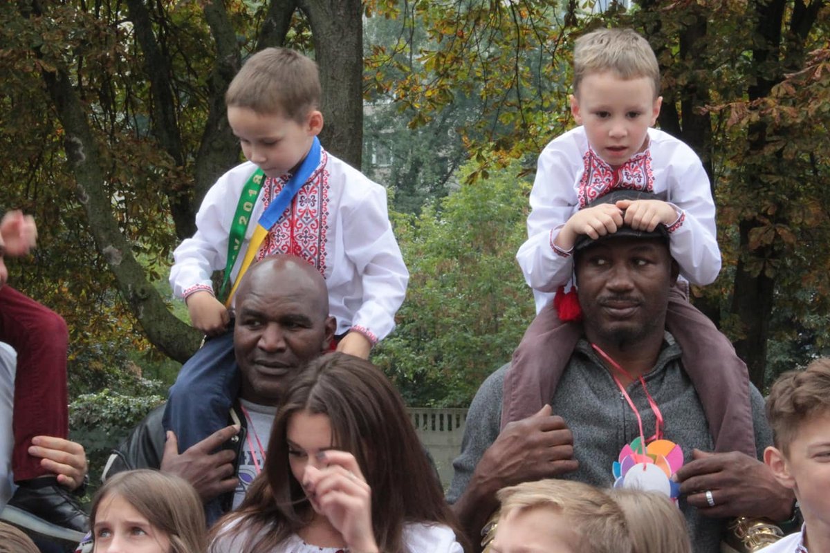 1200x800, 192 Kb / хунта, негры, Льюис, Холифилд