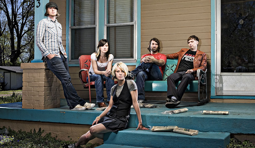 824x477, 134 Kb / газеты, крыльцо