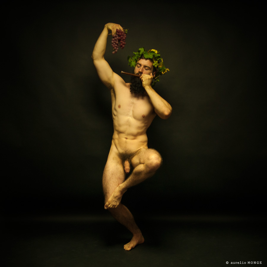 900x900, 98 Kb / мужик, венок, виноград, флейта, дионис, настроение