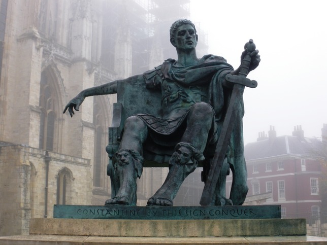 644x483, 69 Kb / скульптура, Константин, Йоркский собор, меч, туман