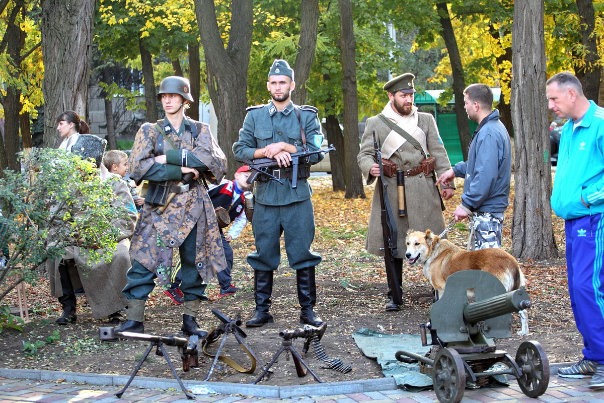 1200x800, 374 Kb / немцы, автомат