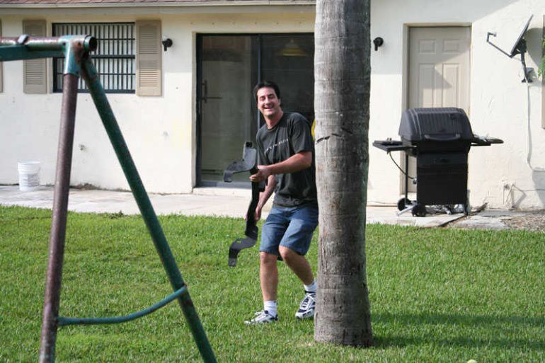 770x513, 97 Kb / пчёлы, рой, уничтожение, дебил