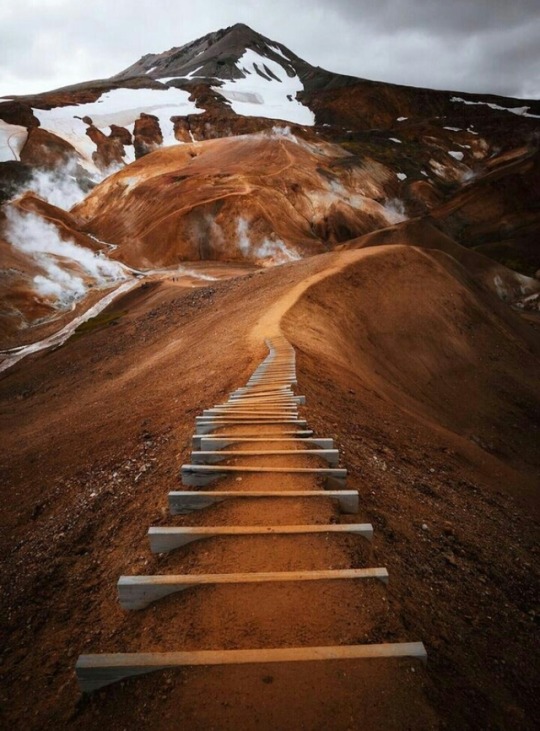 540x731, 117 Kb / лестница, ступеньки, горы, снег, kerlingarfjoll, Исландия