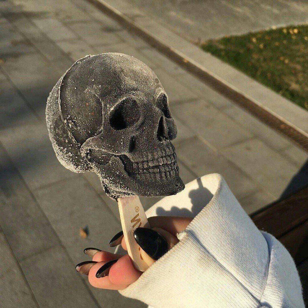 1080x1080, 225 Kb / череп, мороженое