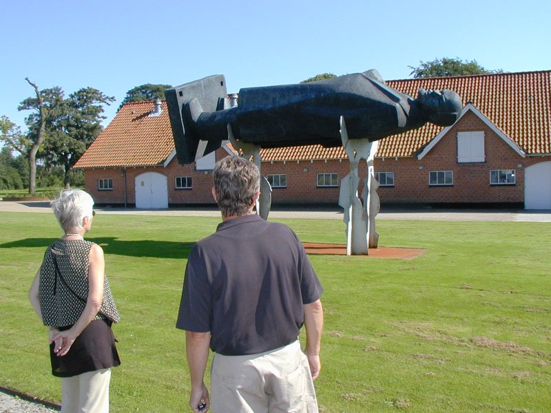 800x600, 109 Kb / ленин, памятник, мертв, дания