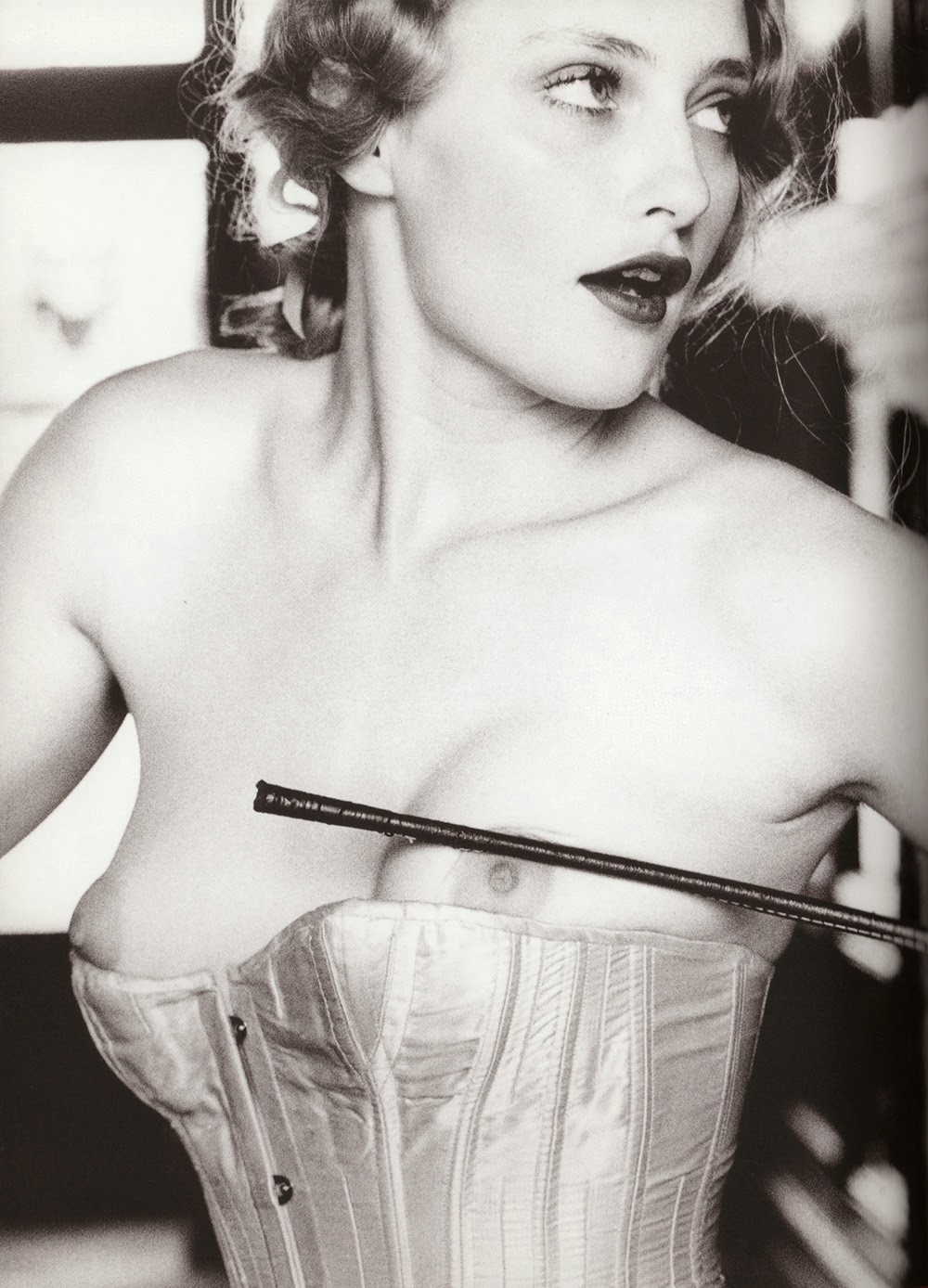 1000x1388, 252 Kb / Эллен фон унверт, ч/б, корсет