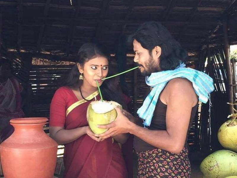 800x600, 82 Kb / индийцы, кокос, соломинка, коктейль, подсосался