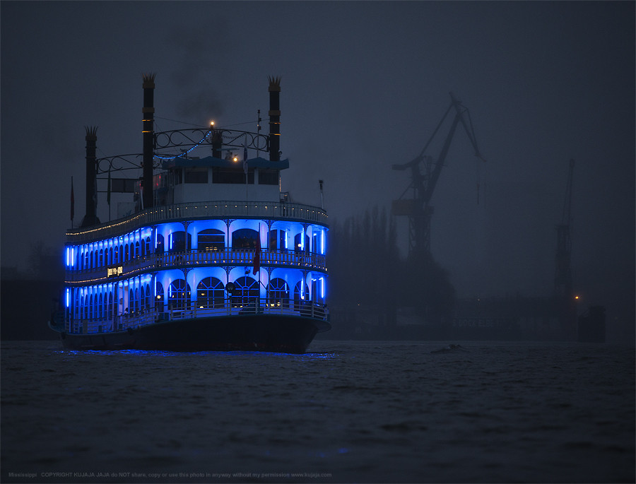 900x685, 114 Kb / ночь, река, теплоход, кран, порт, свет, огни