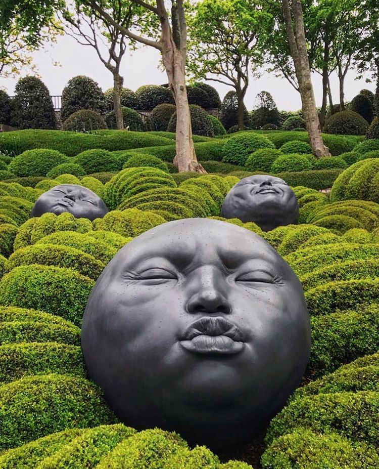 750x927, 194 Kb / лица, скульптуры, сад, капли дождя