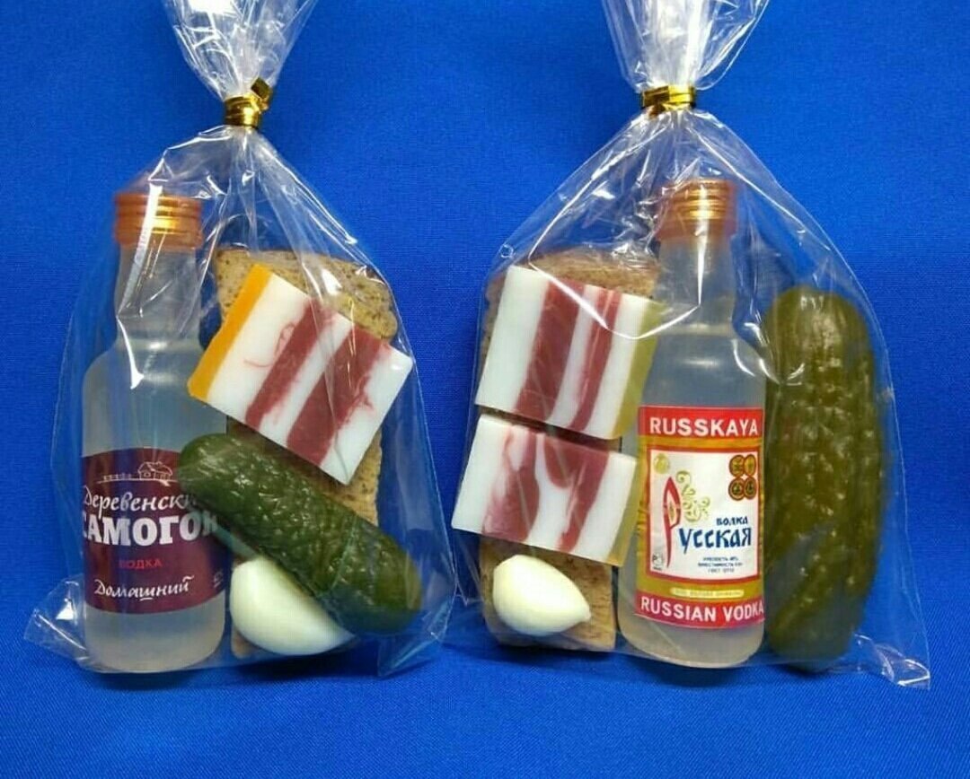 1080x868, 166 Kb / водка, самогон, сало, огурцы, чеснок