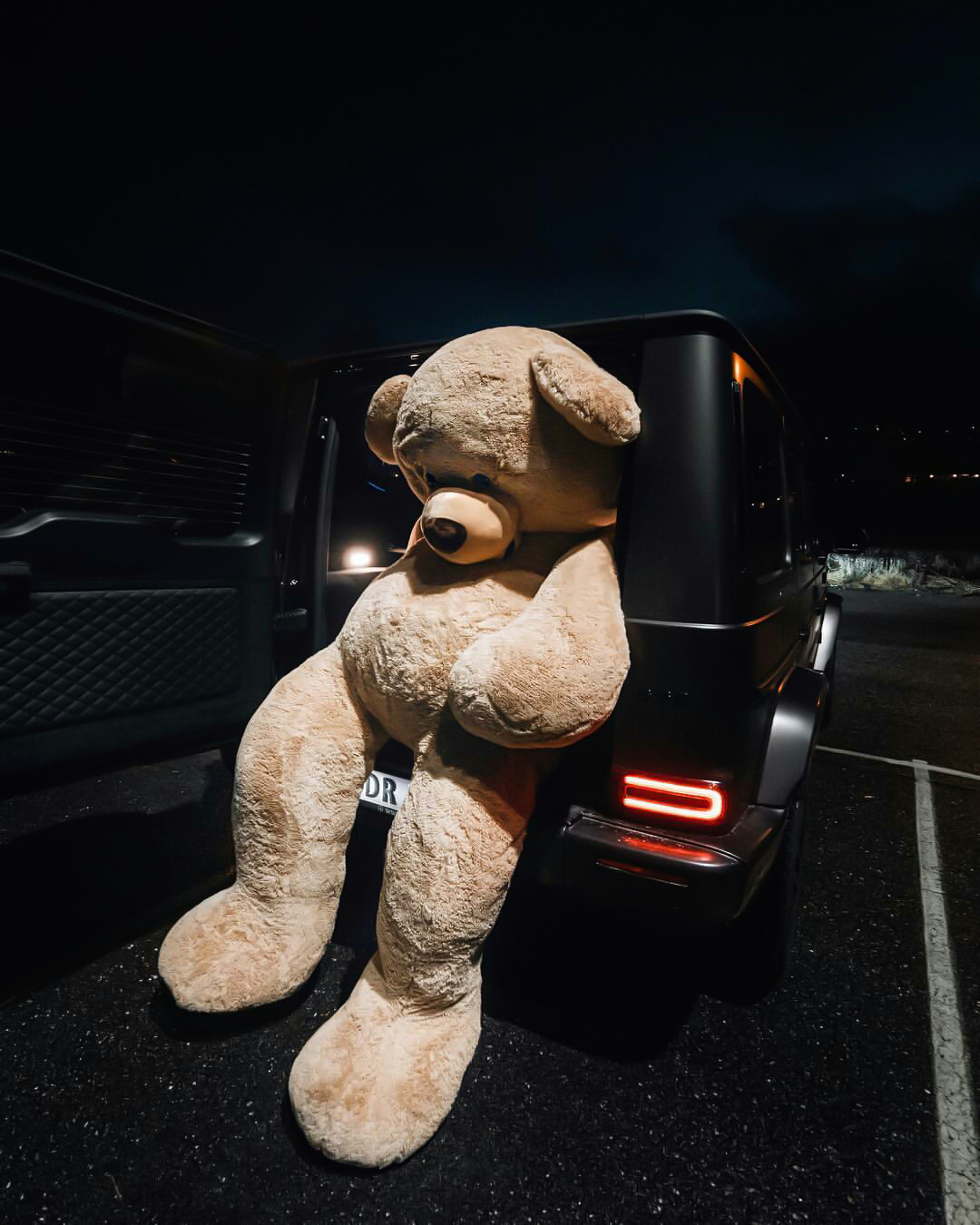 1080x1350, 241 Kb / мягкая игрушка, медведь, автомобиль, мерседес, гелендваген