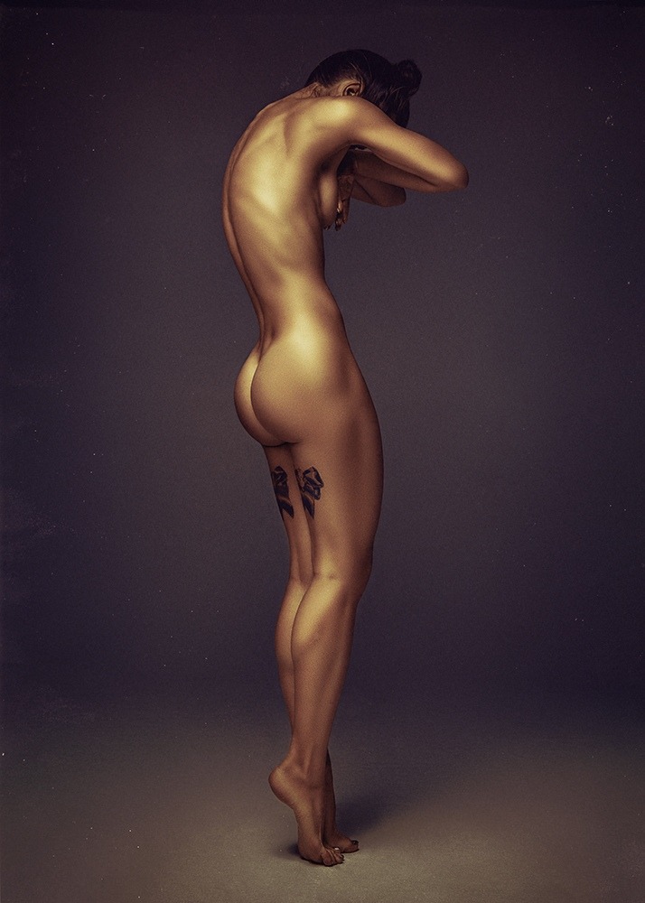 714x1000, 126 Kb / на цыпочках, изгиб, тату, шатенка, руки, поза, бантики