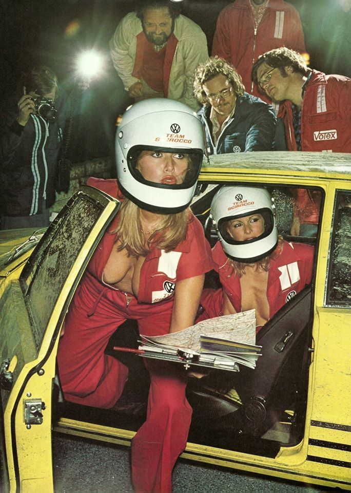 684x960, 155 Kb / гонки, авто, желтое, фотограф, шлем, сиськи, vw