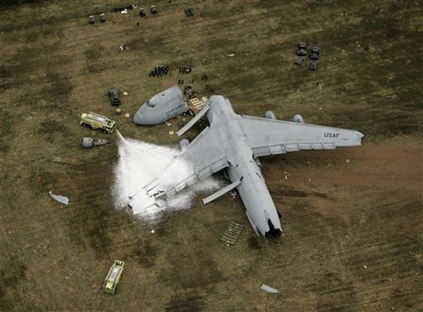 600x443, 48 Kb / самолёт, катастрофа, пожарные