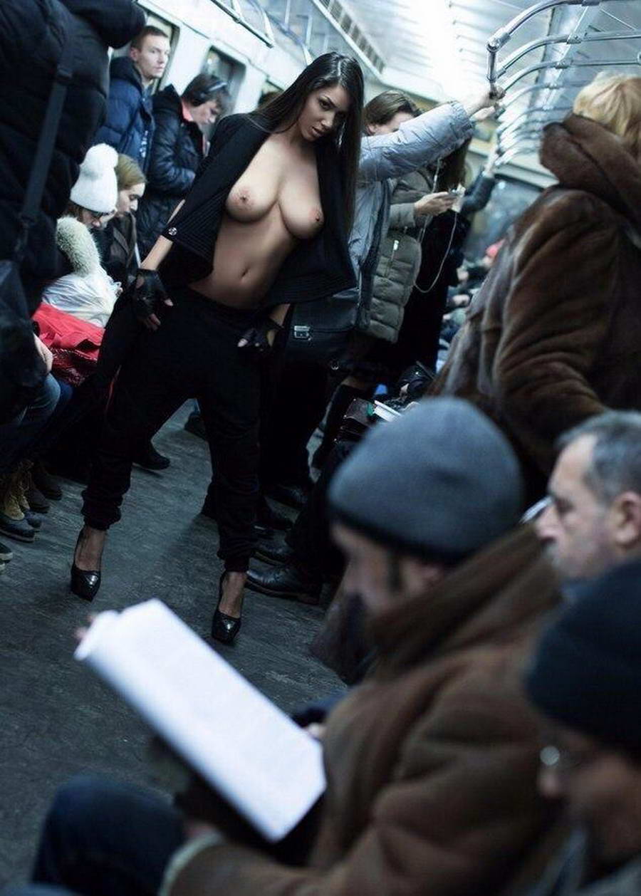 900x1258, 113 Kb / метро, пассажиры