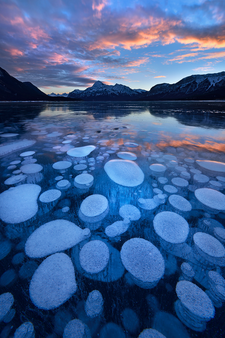 734x1100, 345 Kb / горы, лед, озеро, небо, облака, пузыри