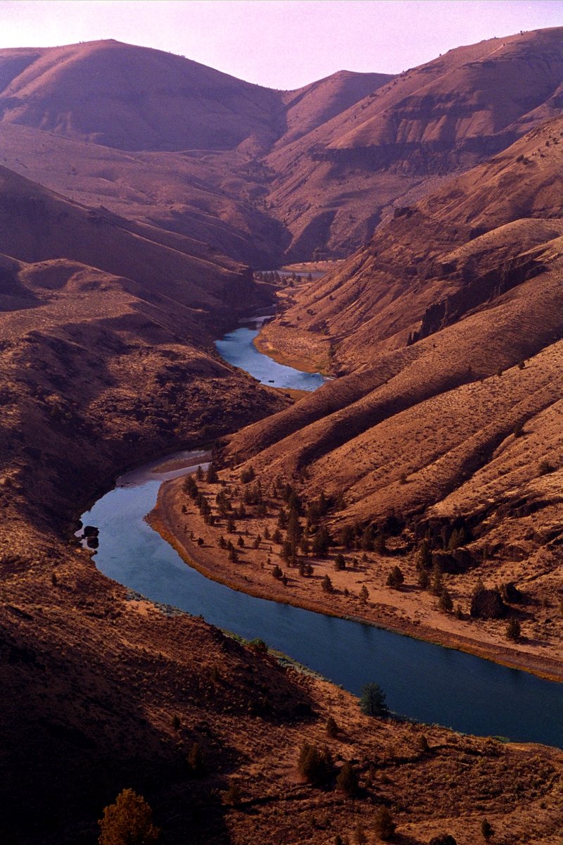 800x1200, 230 Kb / река, берега, горы