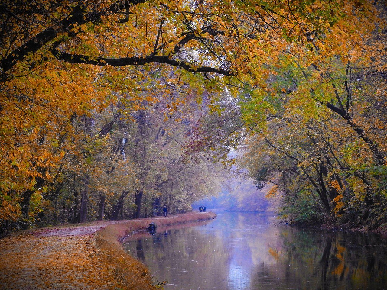 1280x960, 391 Kb / осень, деревья, листья, река, парк, люди
