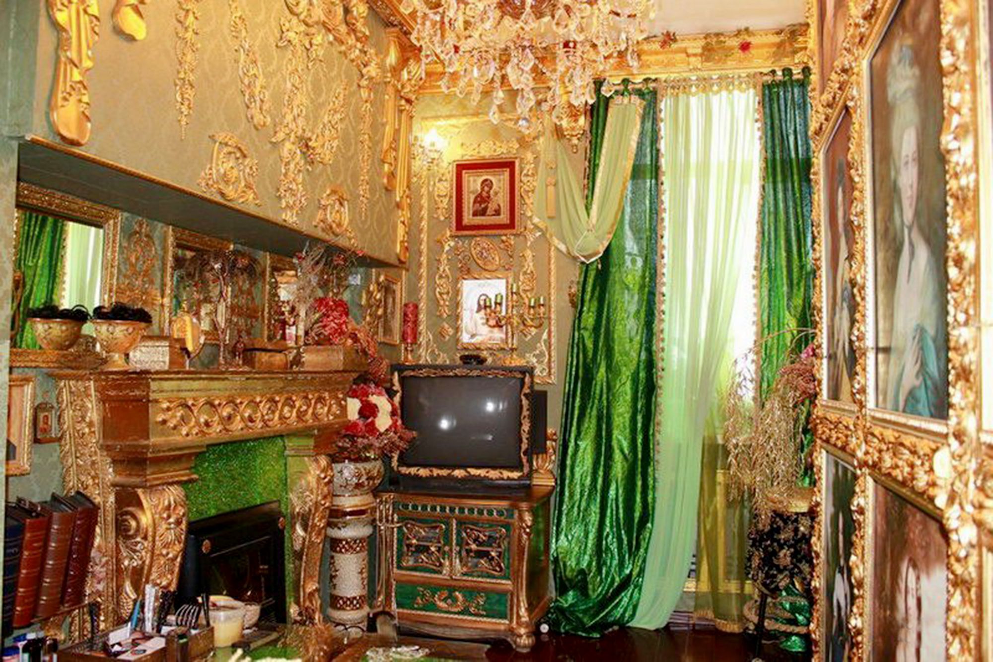 2000x1333, 424 Kb / золото, телек, богато, имперско, занавески