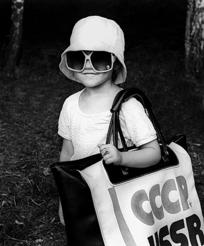 416x500, 54 Kb / ребёнок, очки, сумка, СССР, ч/б