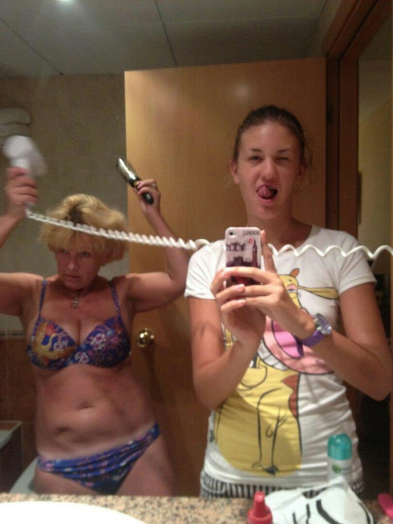 810x1080, 145 Kb / Селфи, фен, язык, купальник