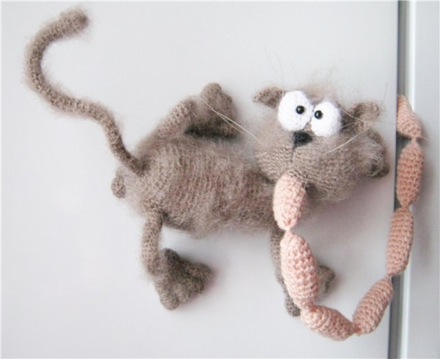 640x523, 40 Kb / магнитик, холодильник, кот, сосиски