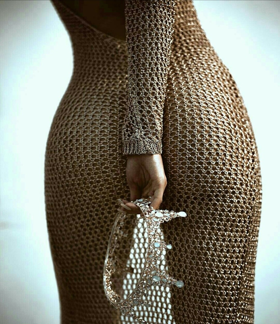 932x1080, 328 Kb / корона, вязание, сетка, платье, рука, прозрачное, попа, попочка