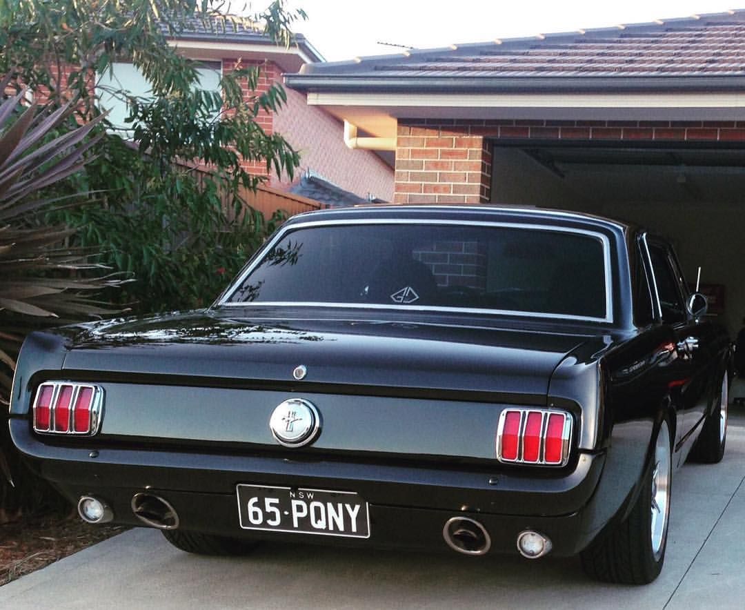 1080x884, 119 Kb / мустанг, автомобиль, попа, дом, гараж, форд, ford, mustang