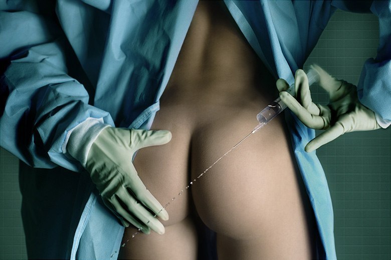 780x519, 70 Kb / шприц, перчатки, попа