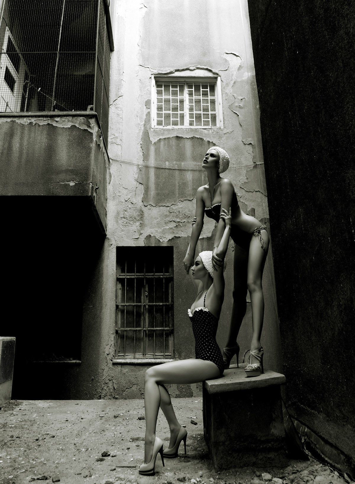 1200x1636, 478 Kb / девушки, ноги, боди, ч/б, туфли, шапочка