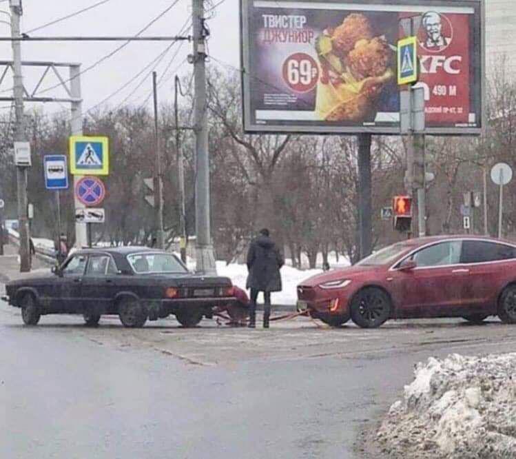 749x666, 64 Kb / Тесла, Волга, поворот, дорога, трос