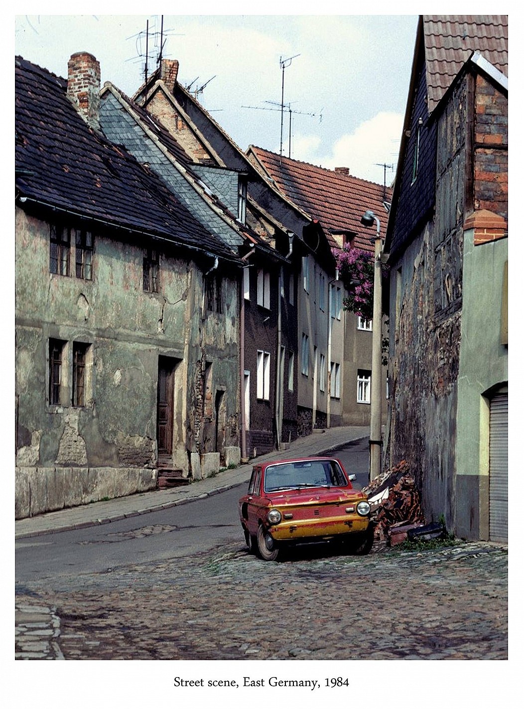 1052x1423, 469 Kb / улица, запорожец, германия