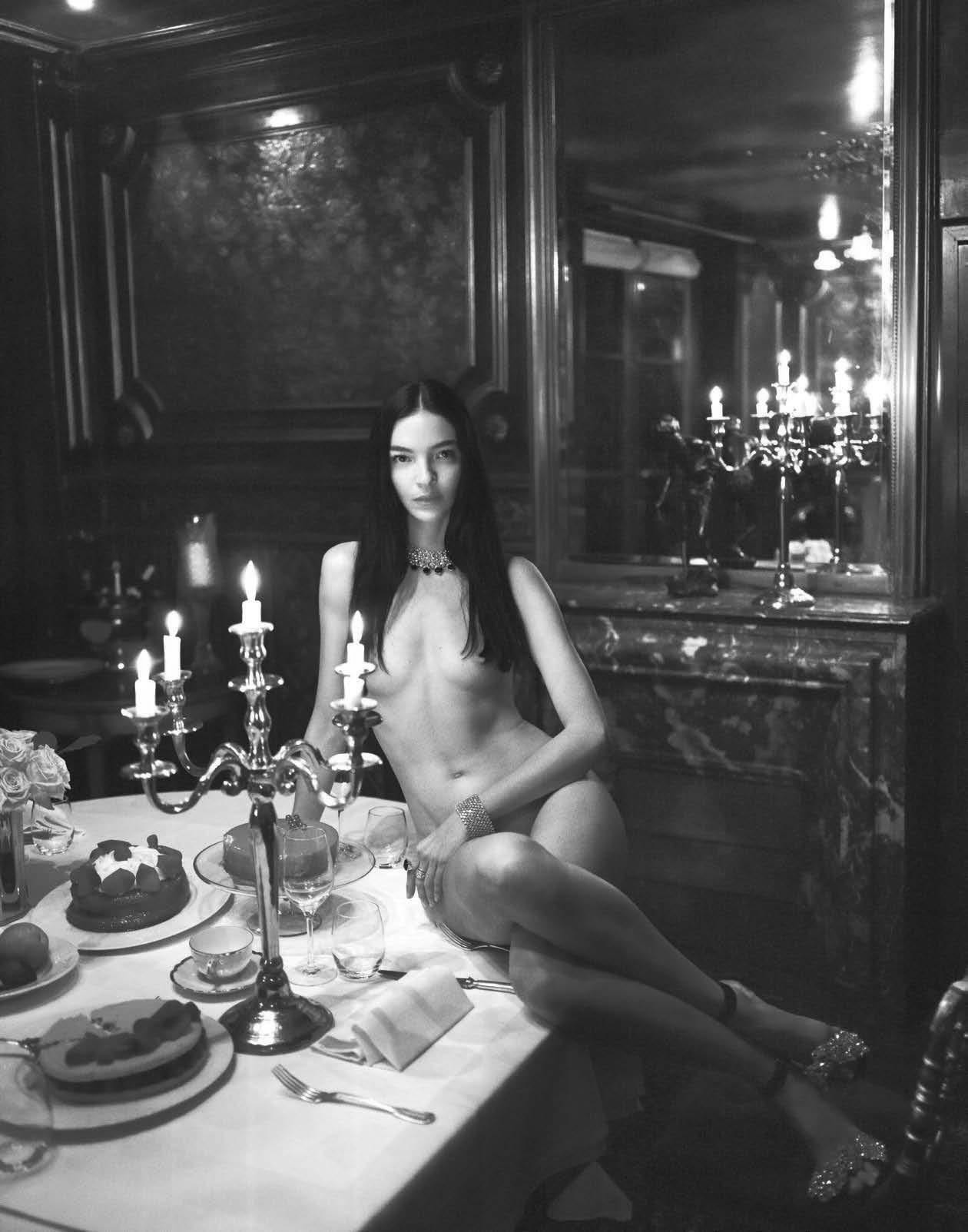 1260x1603, 182 Kb / девка, стол, свечи, канделябр, ч/б