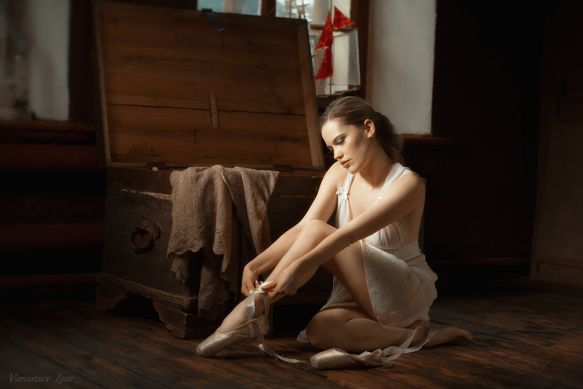 1200x800, 114 Kb / балерина, сундук, шаль, пуанты
