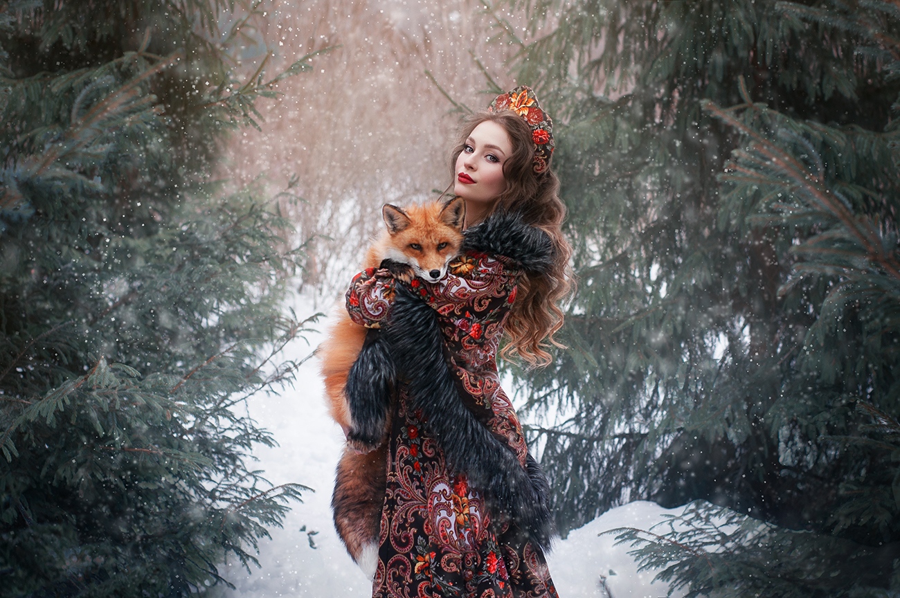 1300x864, 609 Kb / ели, ёлки, кокошник, лиса, шатенка, vvola