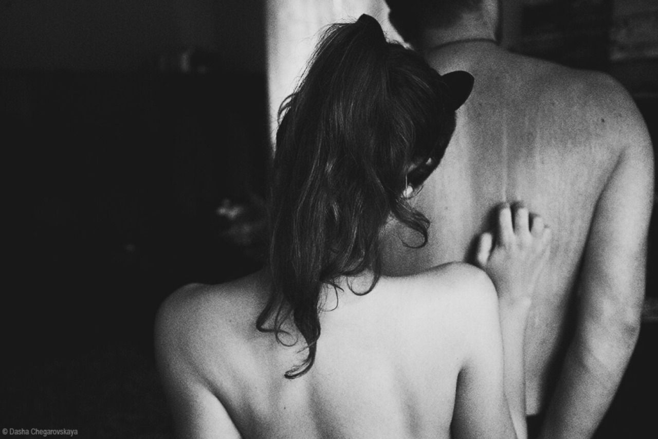 1280x854, 92 Kb / мужик, девка, спина, царапки, ушки, ч/б