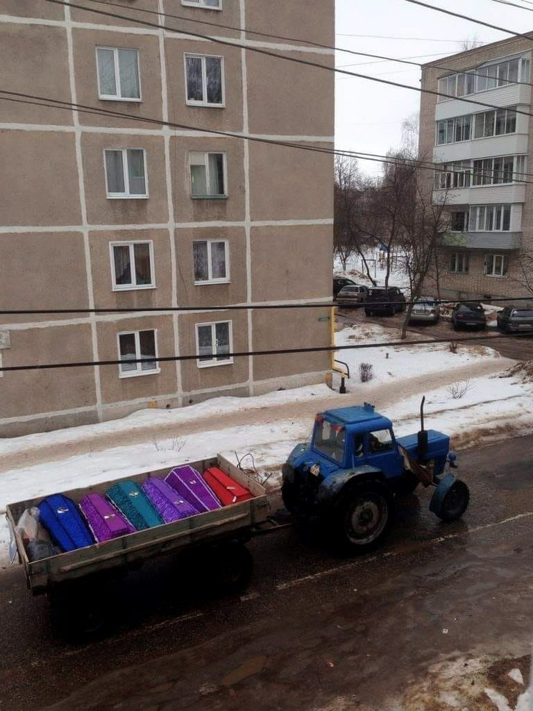 768x1024, 153 Kb / трактор, гробы, радуга