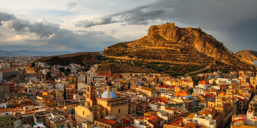 1024x512, 257 Kb / Испания, Аликанте, город, дома, здания, небо, гора