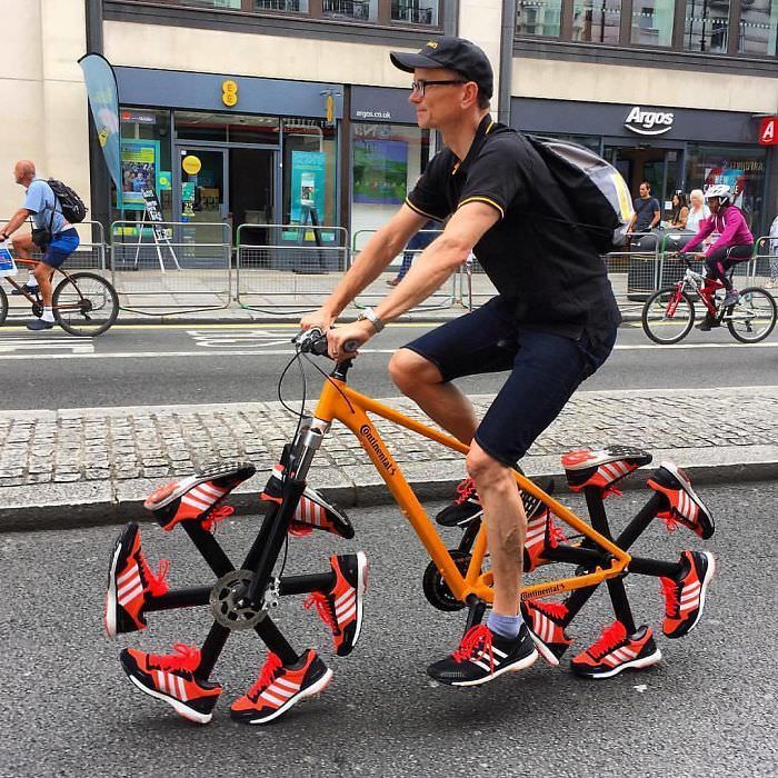 700x700, 138 Kb / велосипед, кроссовки, ноги, колеса, кепка, шорты, рюкзак, очки, велоног