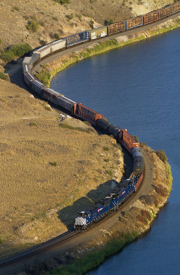 736x1122, 209 Kb / вода, берег, поезд