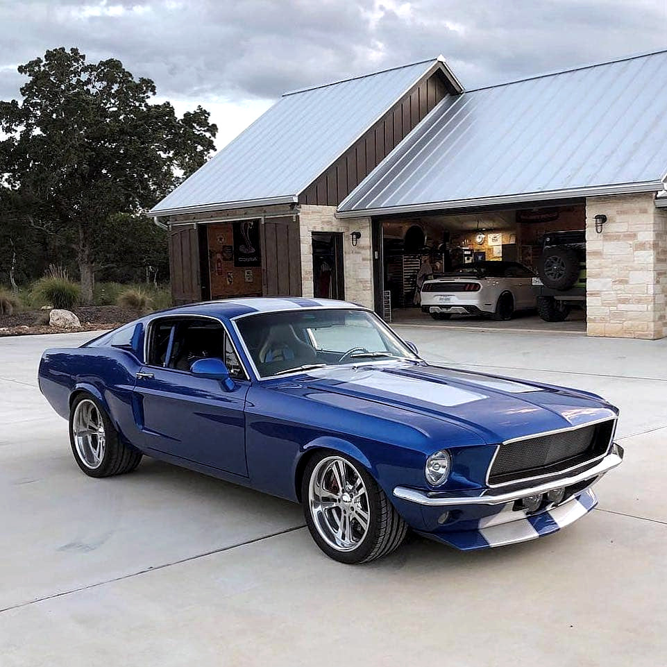 961x961, 233 Kb / автомобиль, маслкар, ретро, классика, гараж, США, форд, мустанг