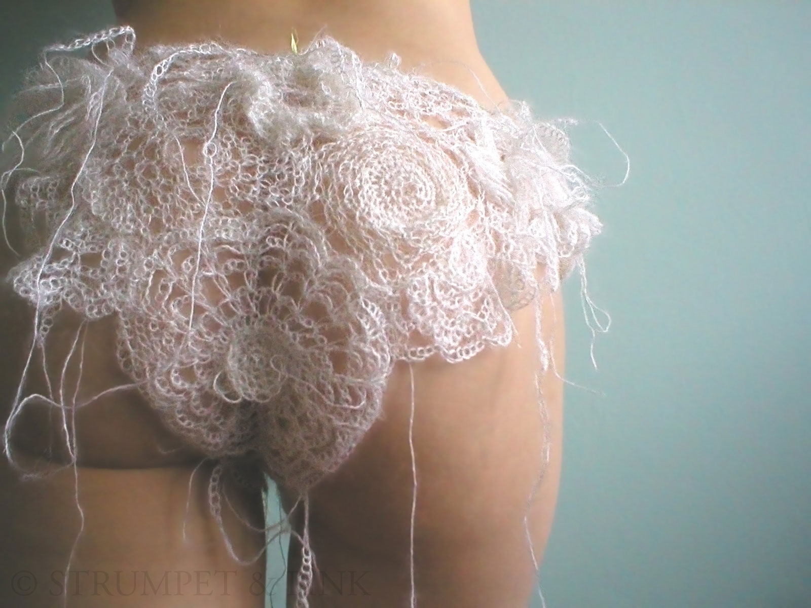 1600x1200, 249 Kb / вязаное, белое, ажур, попа