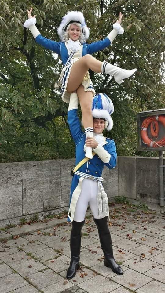 540x960, 91 Kb / фокус, рука, сапоги, спасательный круг