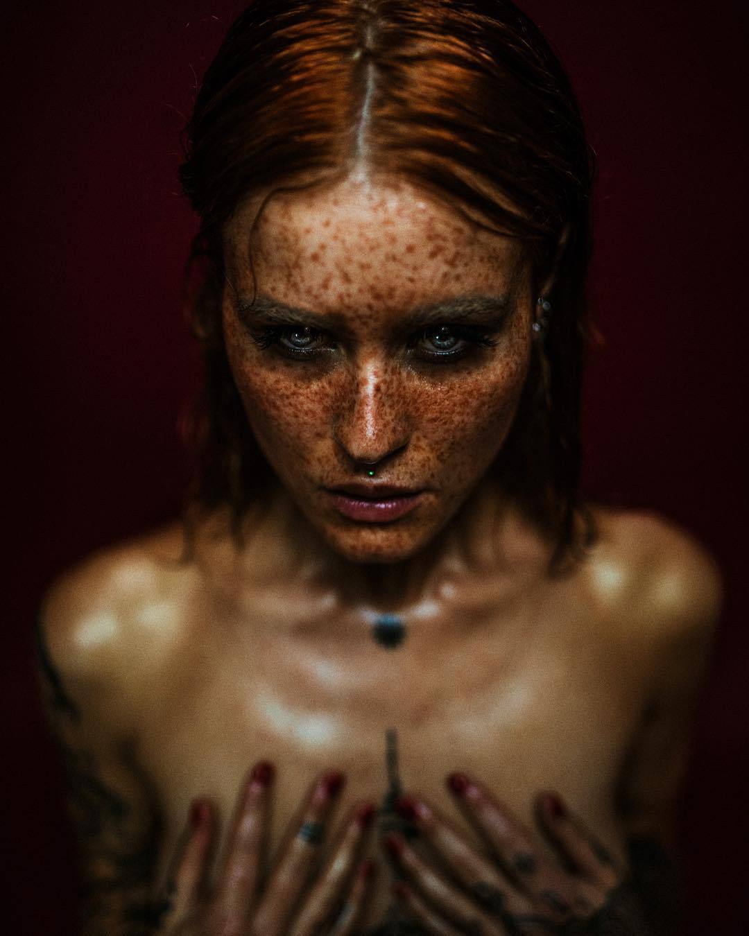 1080x1350, 95 Kb / рыжая, веснушки, тату, пирсинг