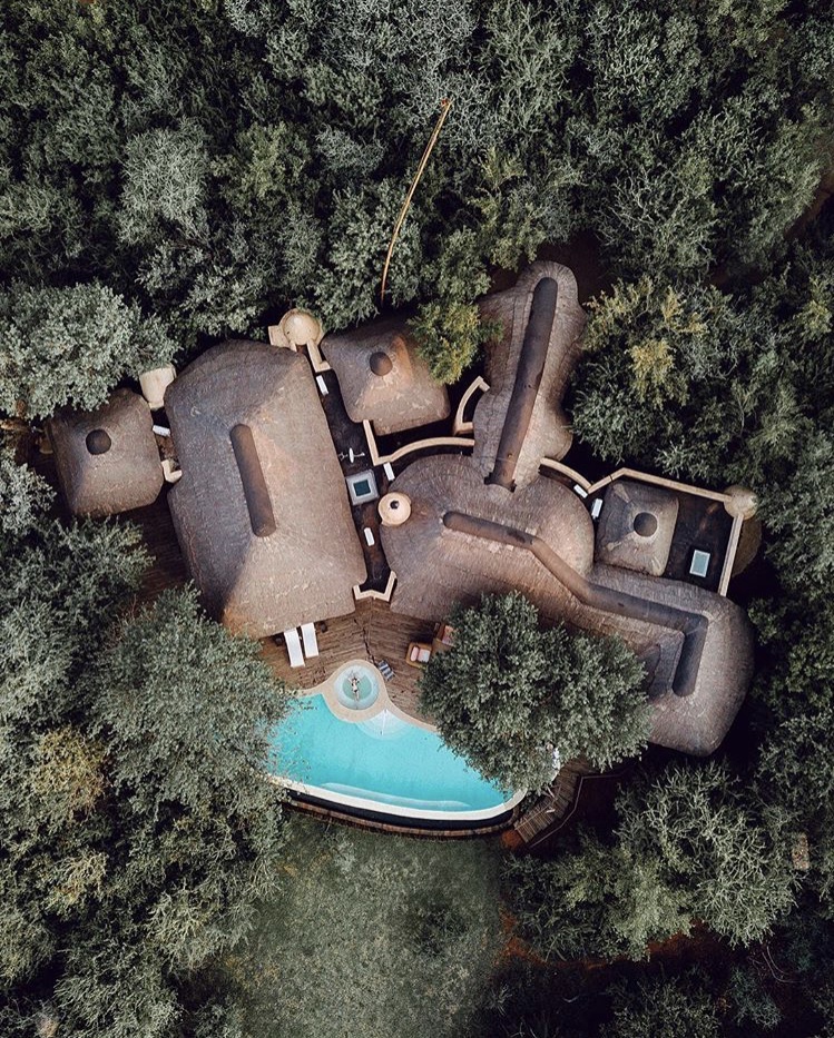 749x933, 460 Kb / вилла, бассейн, деревья, сверху