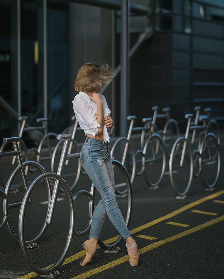 750x934, 184 Kb / балерина, пуанты, джинсы, блондинка, велосипеды, Осло