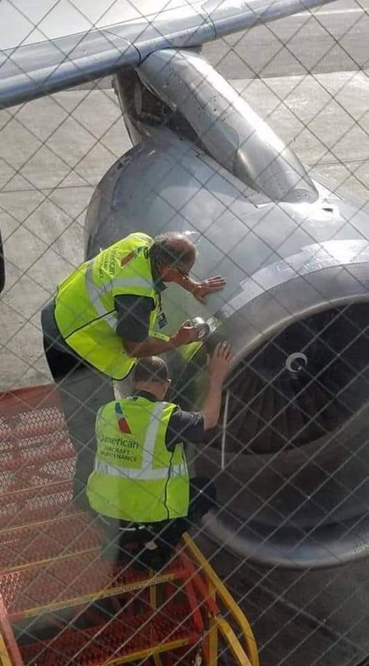 1200x2165, 396 Kb / ремонт, скотч, самолёт, двигатель, липкая лента