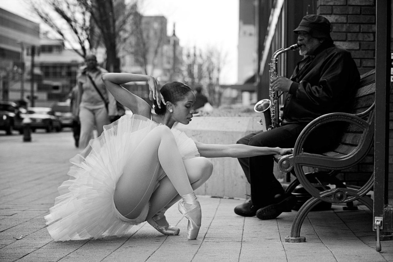 1280x853, 141 Kb / балерина, негритянка, дед, саксофон, лавочка, ч/б