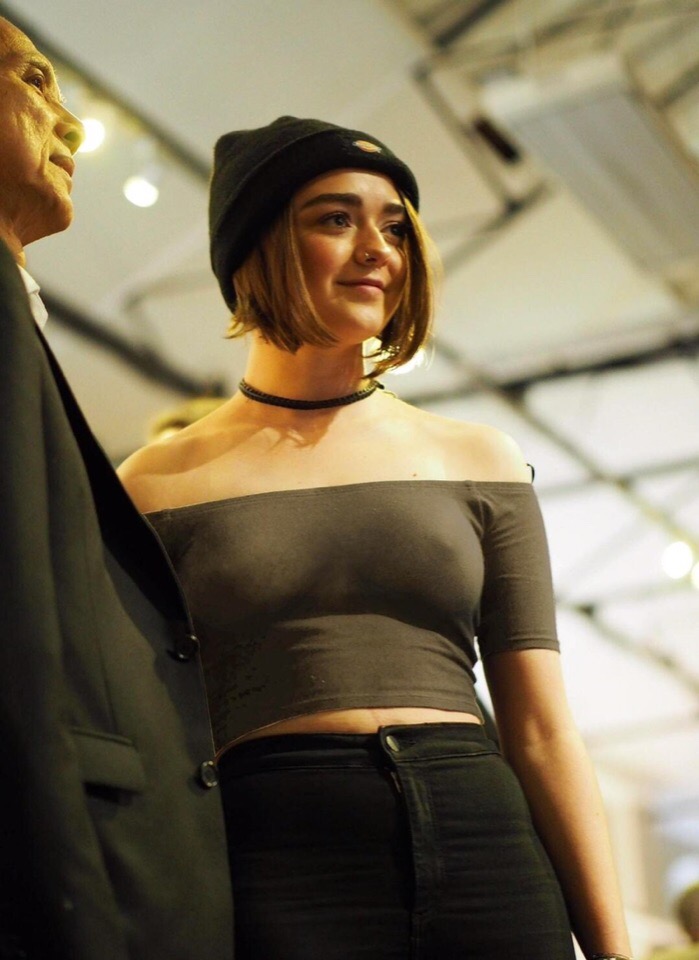 699x960, 113 Kb / Мейси, мэйси, уильямс, арья, старк, топ, соски