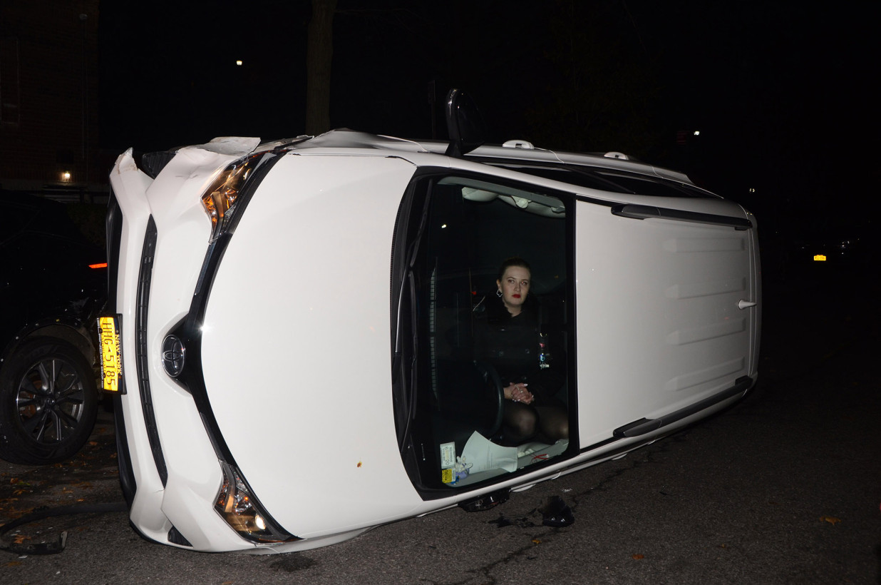 1236x820, 163 Kb / переворот, автомобиль, тойота, управляй мечтой, перевертышь, на боку